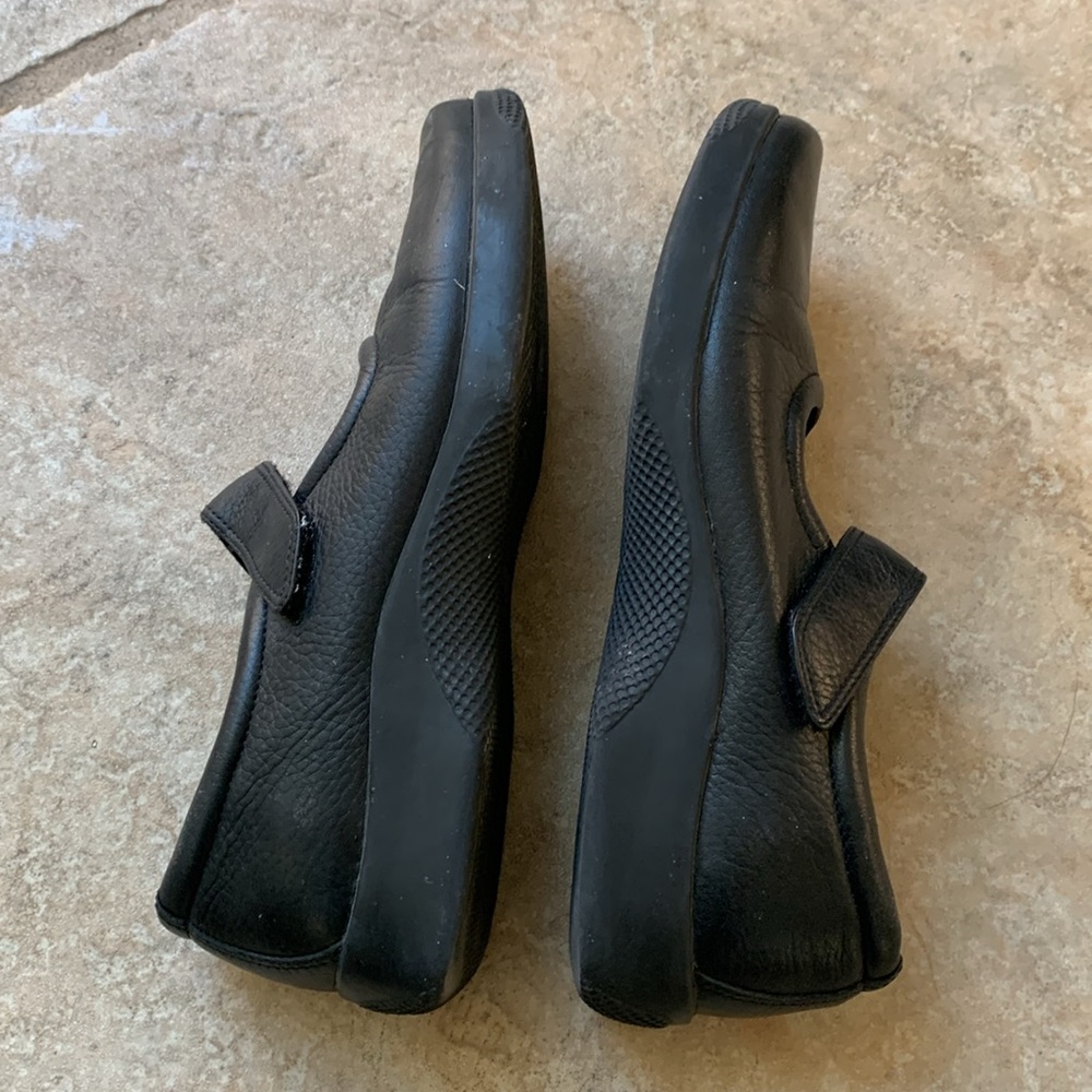 Easy Spirit Black Leather Shoes - Picture 4 of 5